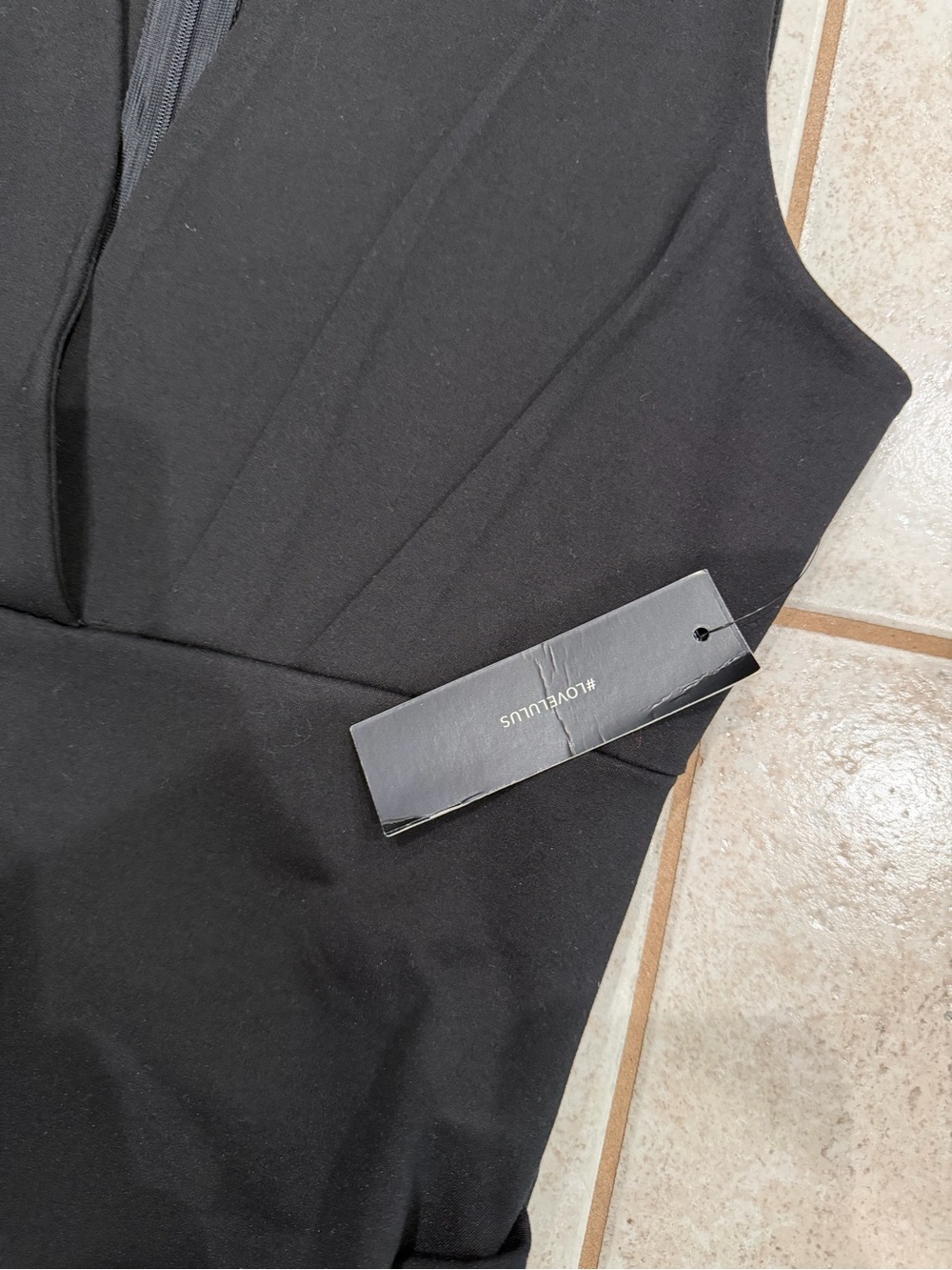 Lulu's Black Sleeveless V-Neck Mini Sheath Dress NWT Size Large - Picture 4 of 8